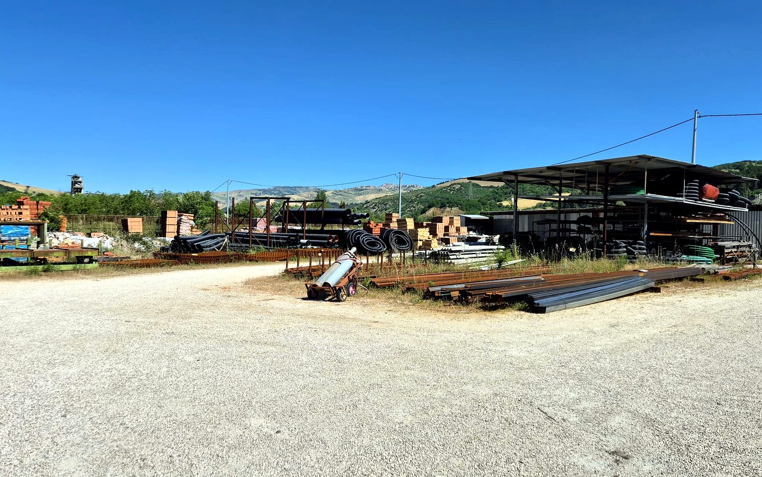 Il piazzale EdilTermica con materiale edile